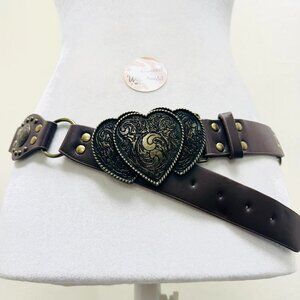Y2K 2000s style Brown faux leather belt with gold heart buckle